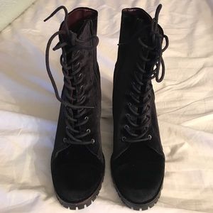 Report Signature Boots