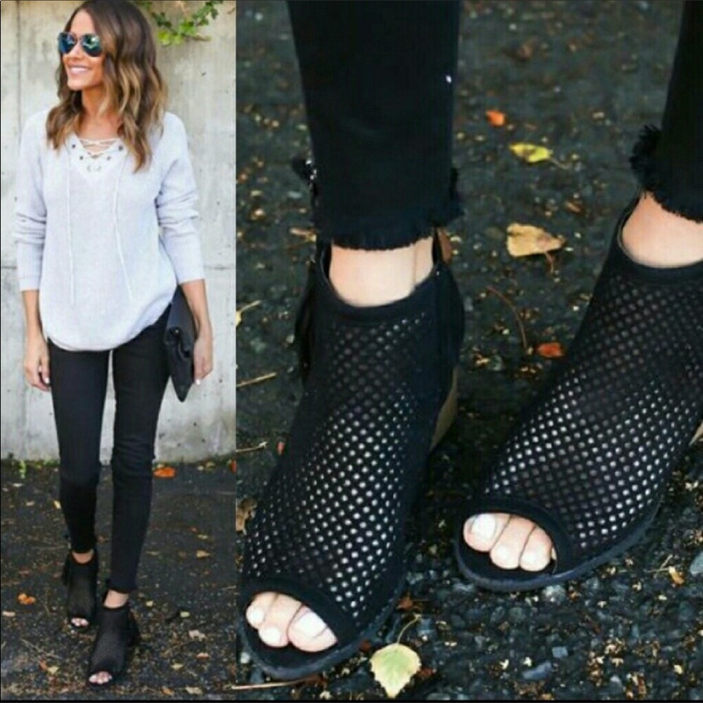 NATALIA Perforated Peep Toe Block Heel - Picture 2 of 4