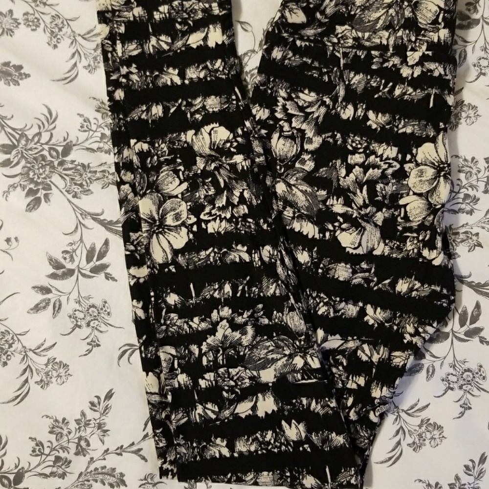 Brand New Lularoe OS Leggings