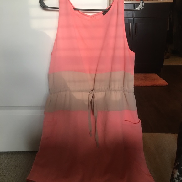 A dress - Picture 1 of 1