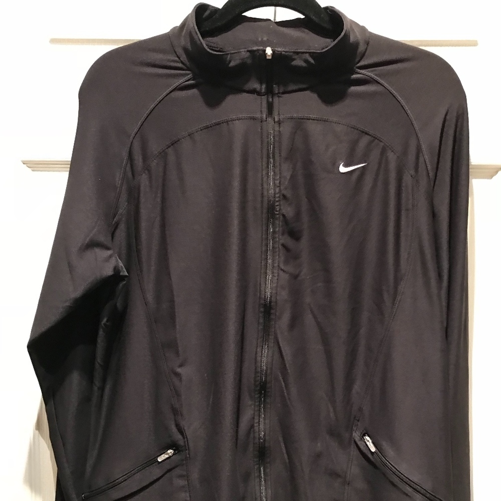 Black NIKE zip-up Jacket size 16/18