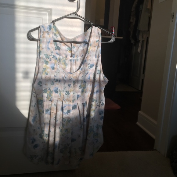 Sleeveless top - Picture 2 of 2