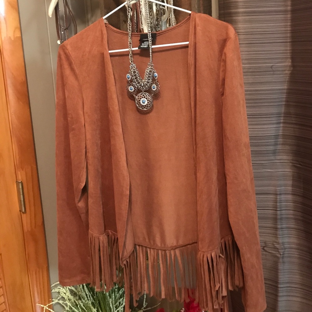 Suede cardigan with fringes. 😍