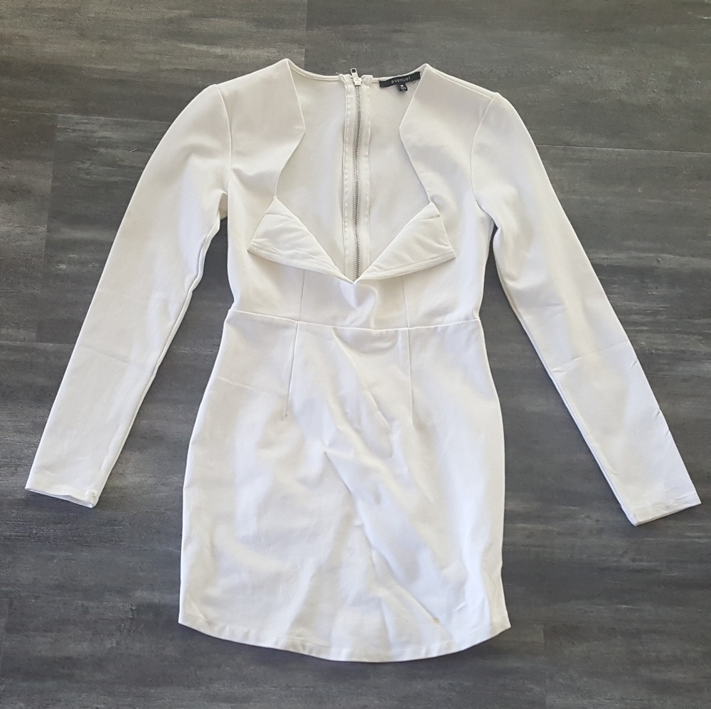 White Classy Revealing Evenuel Mini