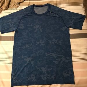 Men’s Lululemon t-shirt