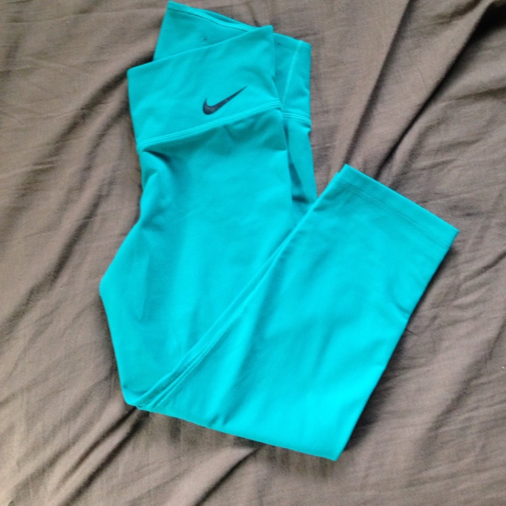 EUC Nike Crops