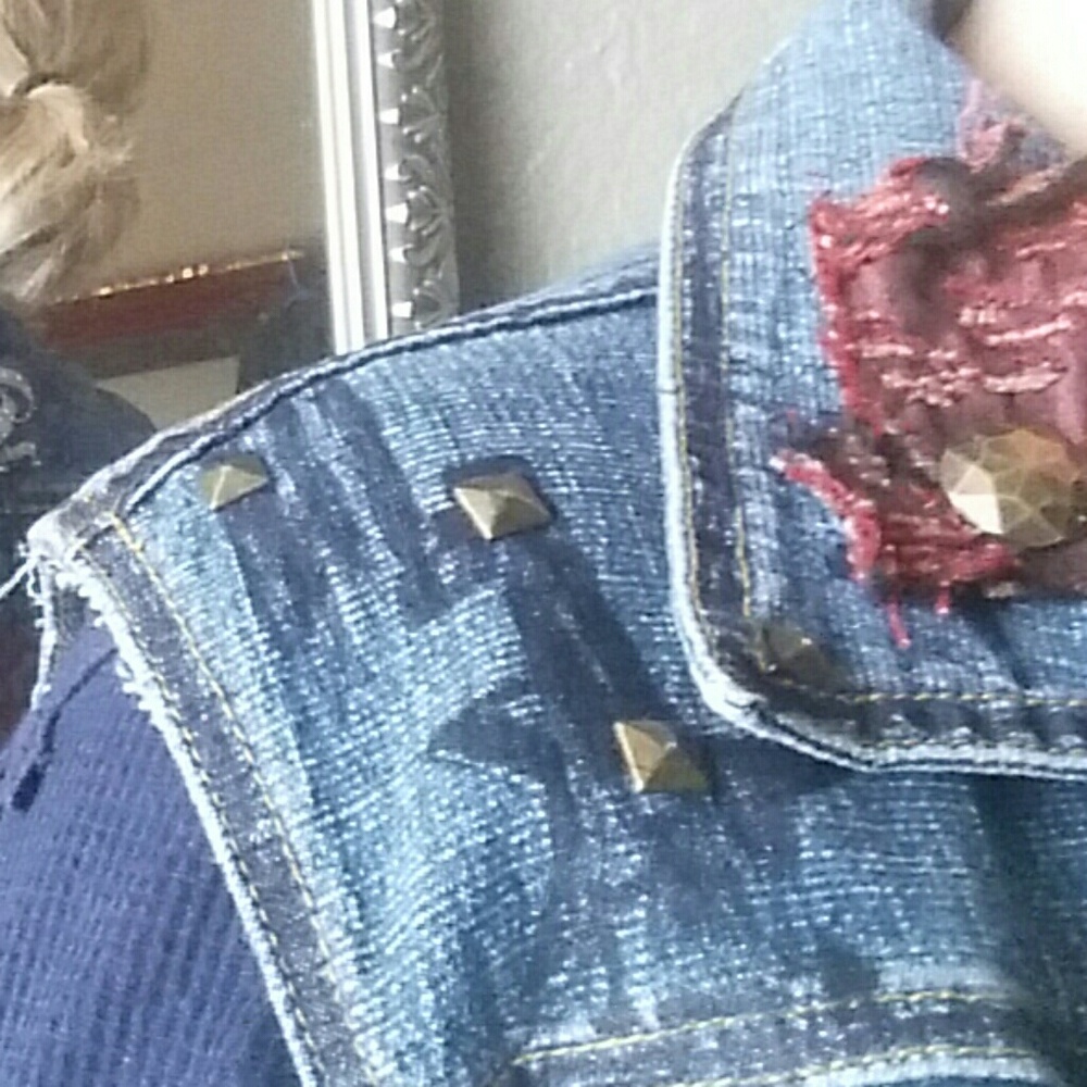 DISTRESSED  DENIM   VEST