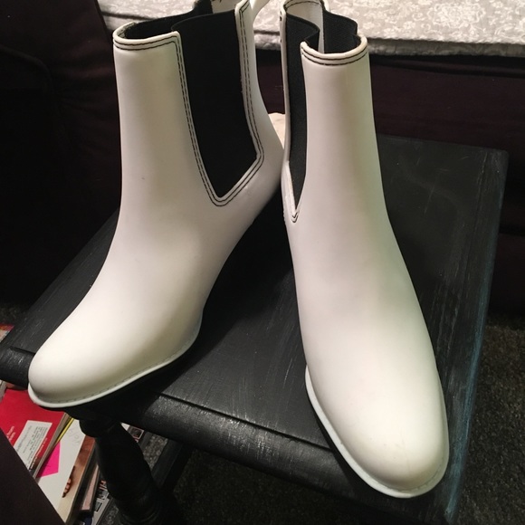 booties - Picture 2 of 5