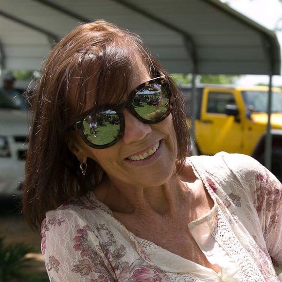 Meet your Posher, Kathy - Picture 1 of 1