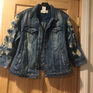 Distressed 3/4 sleeve denim jacket