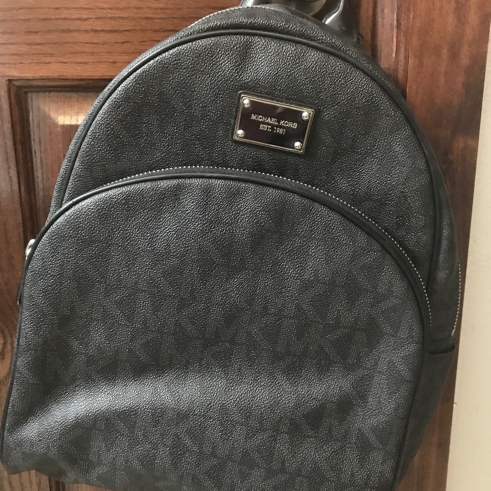 Authentic Michael Kors Large Jet Set Back Pack