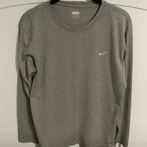 Nike casual fit long sleeve t-shirt