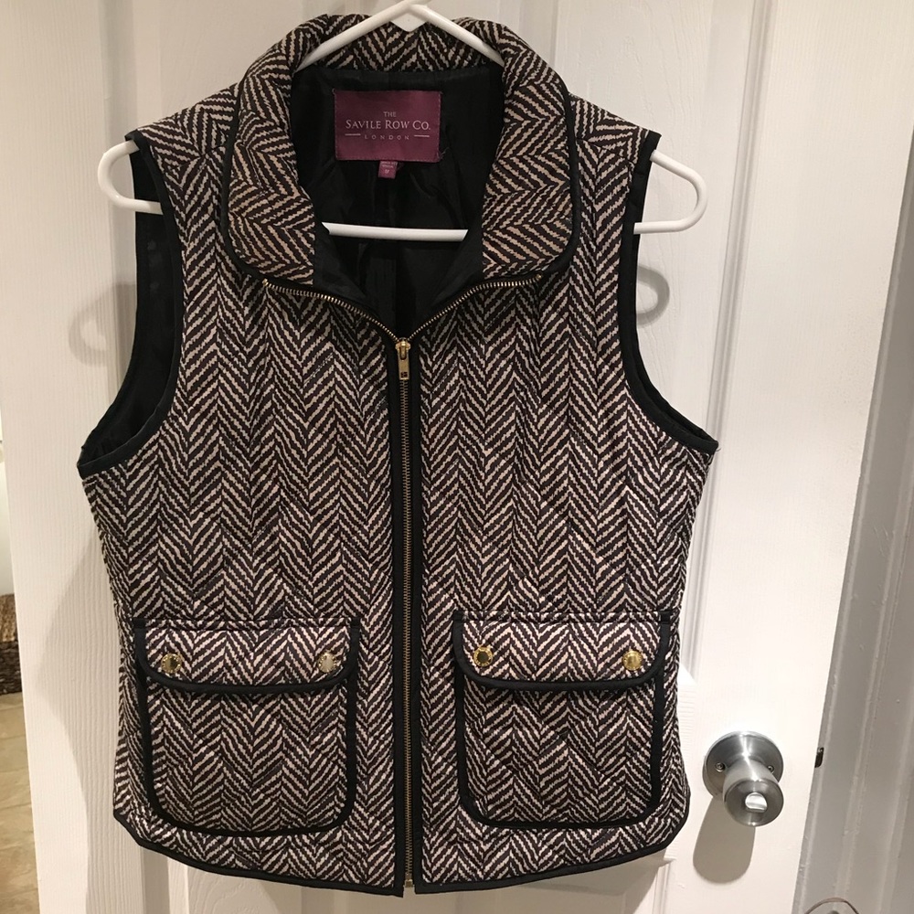 SOLD LOCAL🎉 Gently Used !! Printed Puffer Vest