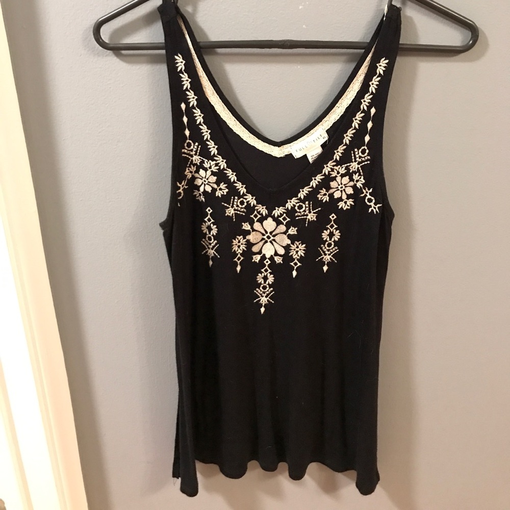 Tank with very high cut sides