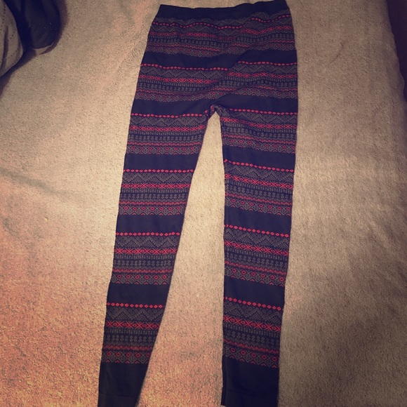 Stretchy Leggings with Holiday Pattern. - Picture 1 of 2