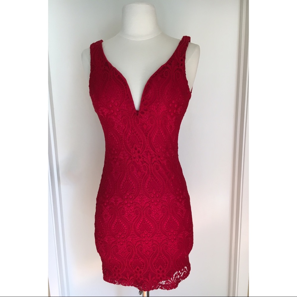 Deep plunge sweetheart laced dress