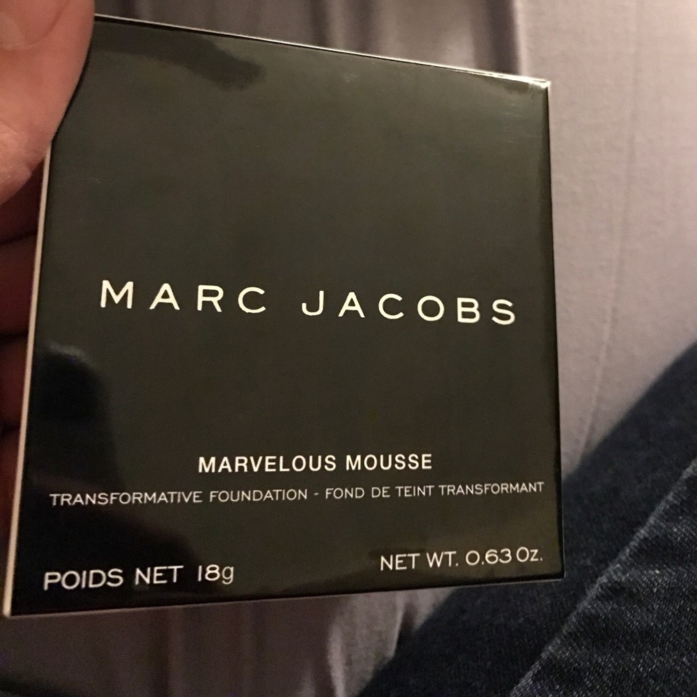Marc Jacobs marvelous mousse in 32 Beige Light