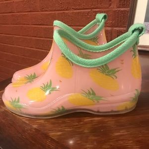 Pineapple rain boots!