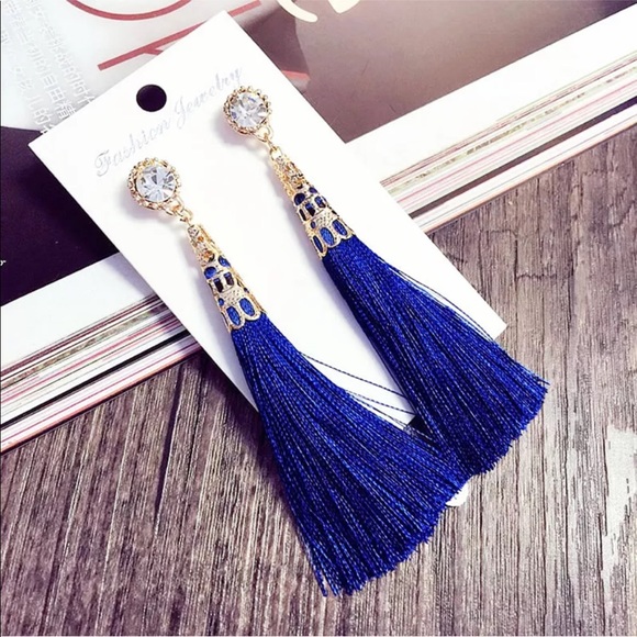 Jewelry - New✨ Rhinestone Tassel Earrings 😍✨