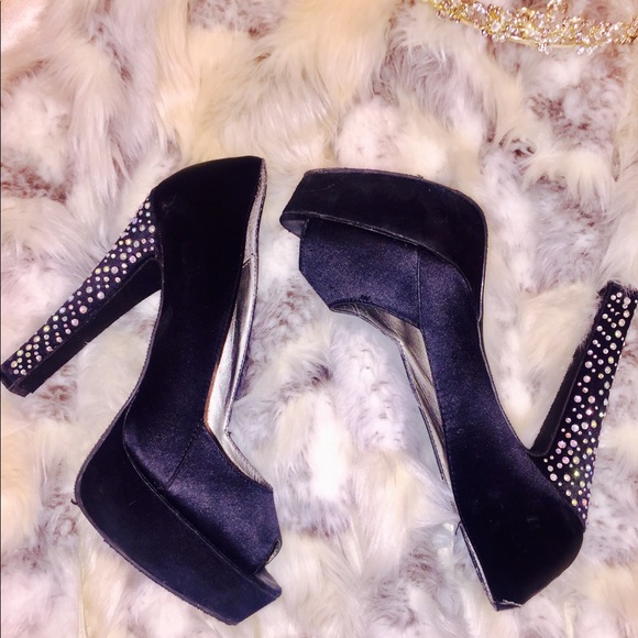 ✨STEVE MADDEN CRYSTAL PUMPS!✨ - Picture 2 of 6