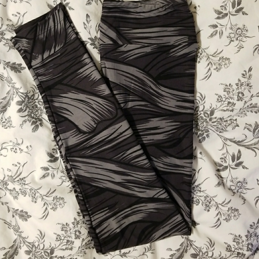 Brand New Mummy Wrap OS Lularoe Leggings