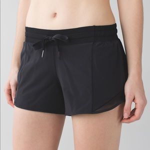 Lululemon Hotty Hot Shorts 2.5"