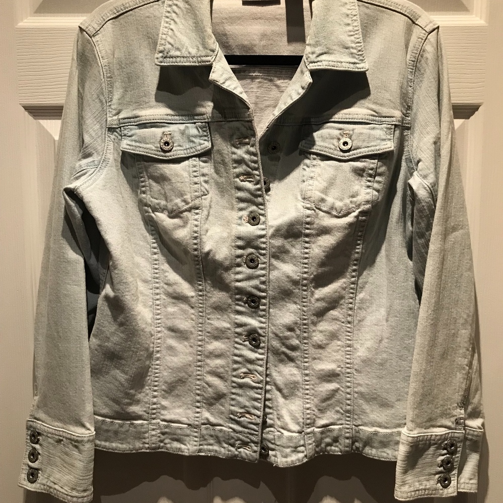 CHICO'S Size 1 Chambray Denim Jacket
