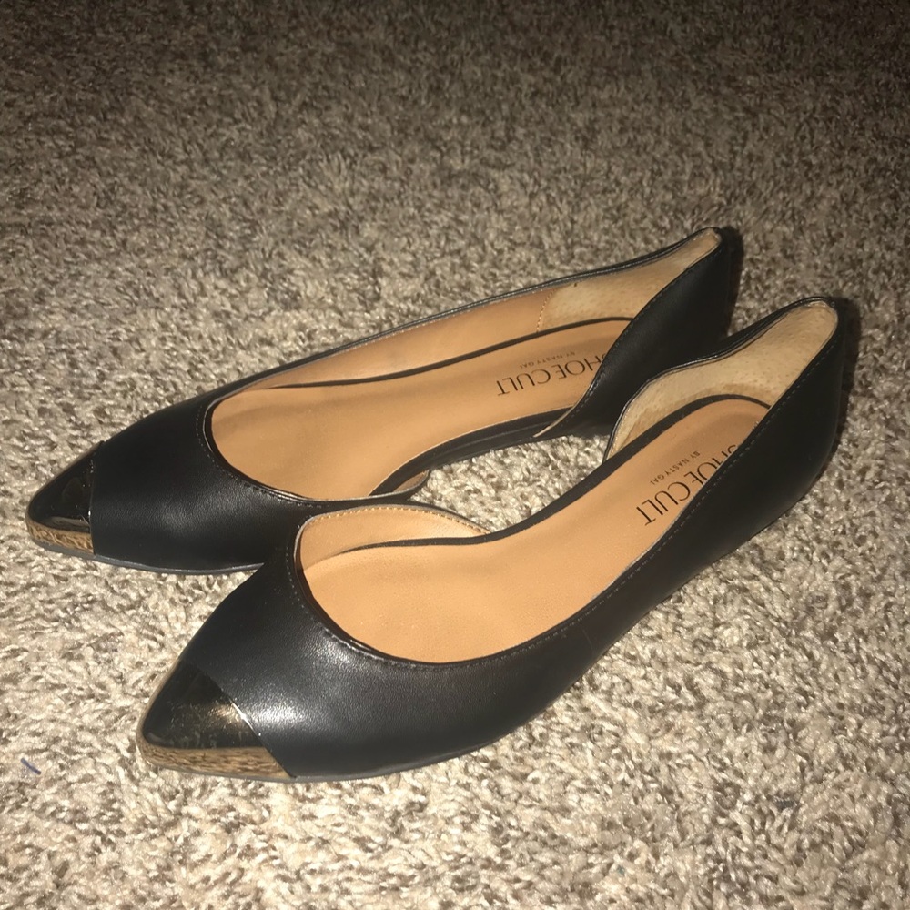 Black Flats with Gold Tip Size 7