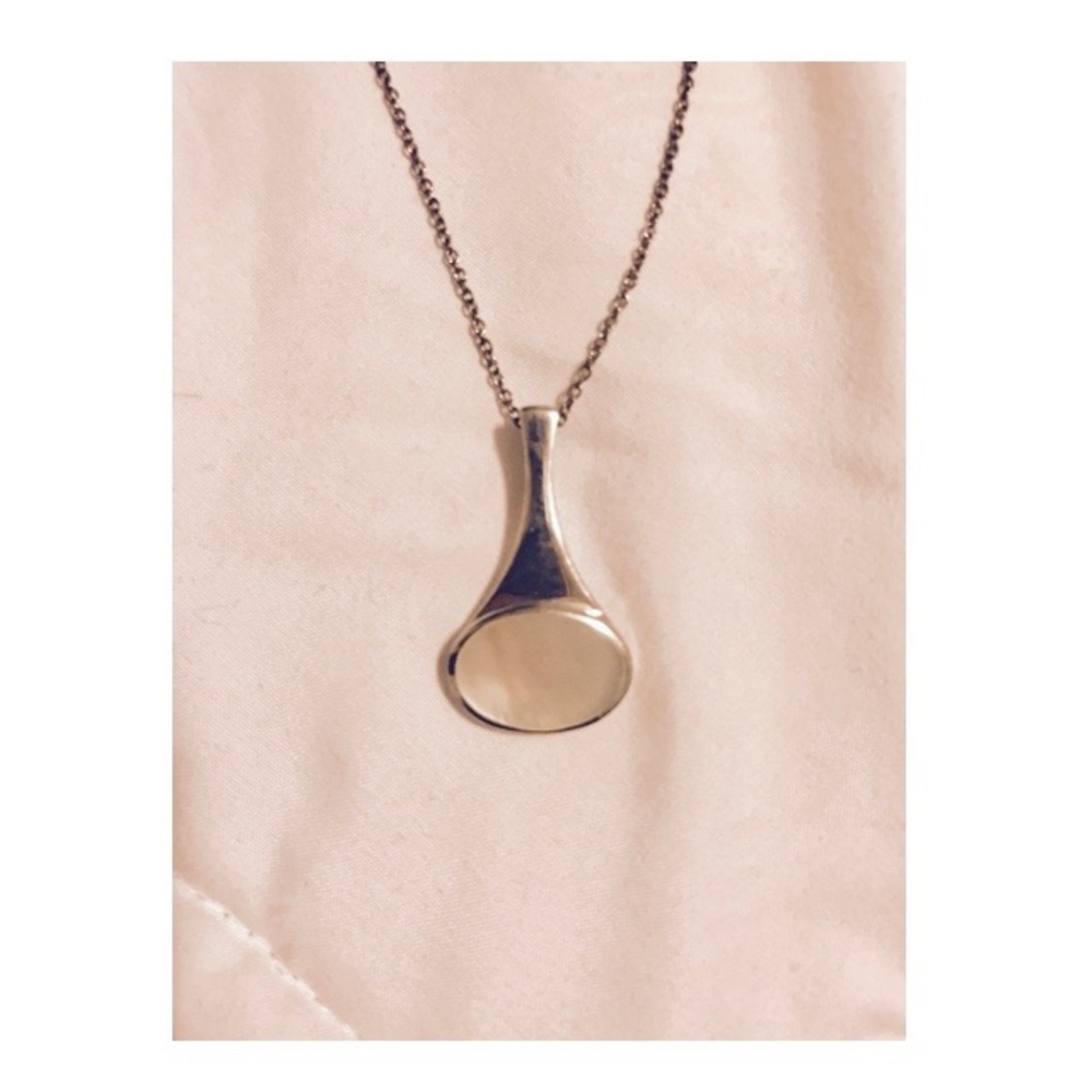 White design necklace