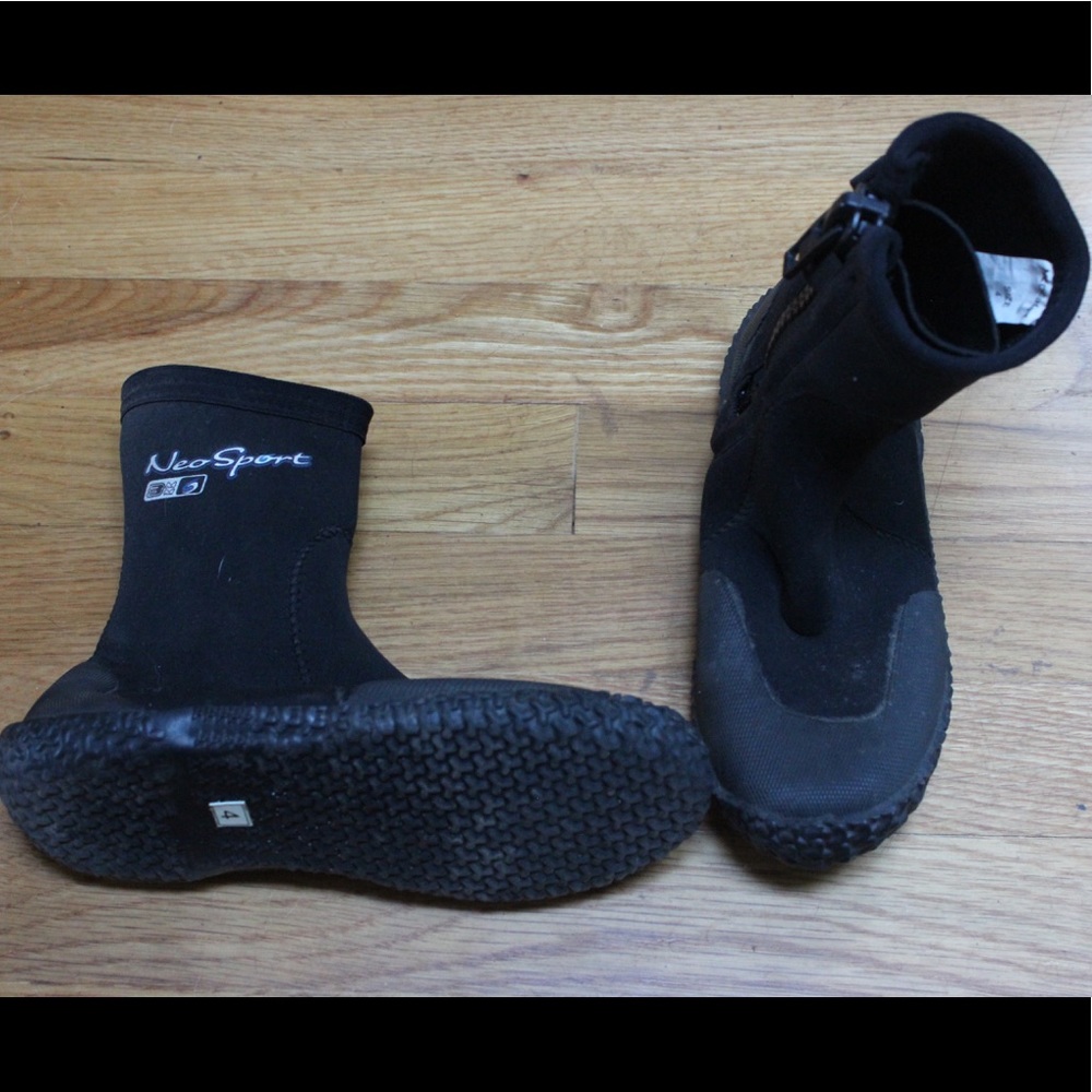 Wetsuit booties