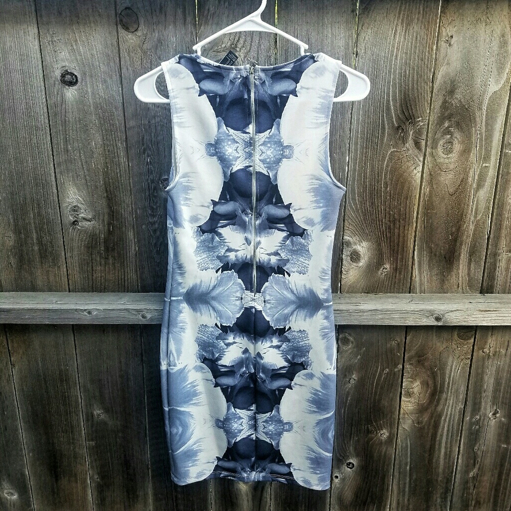 Forever 21 Scuba Sheath abstract trippy print