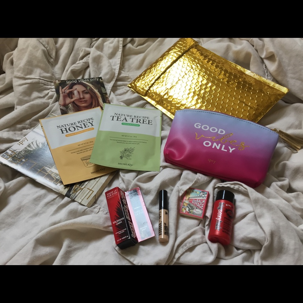Ipsy bag variety of makeup samples!!!