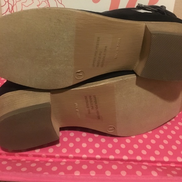 NWT. Black Stylish booties! 👢 - Picture 4 of 4