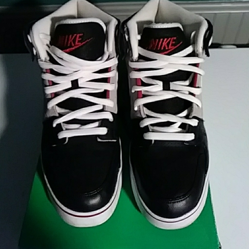Used nike ruckus mid sz 11.5