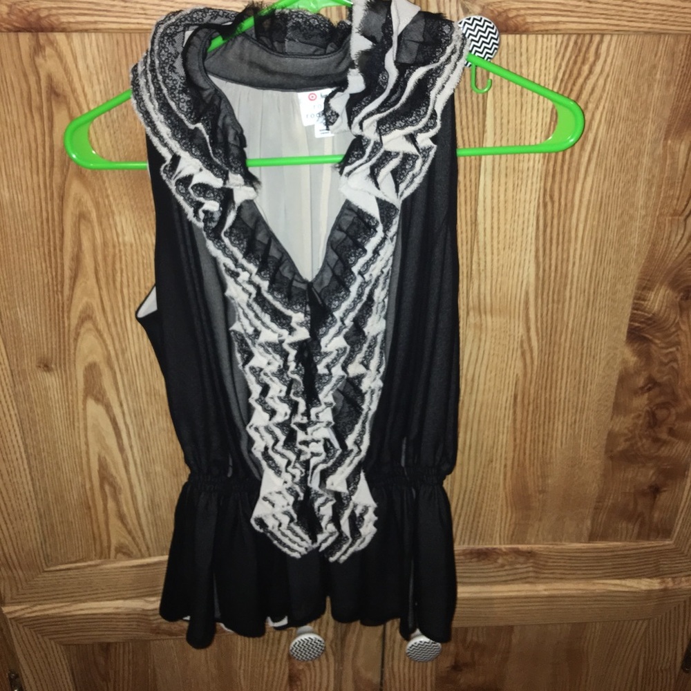 Cute ruffle shirt