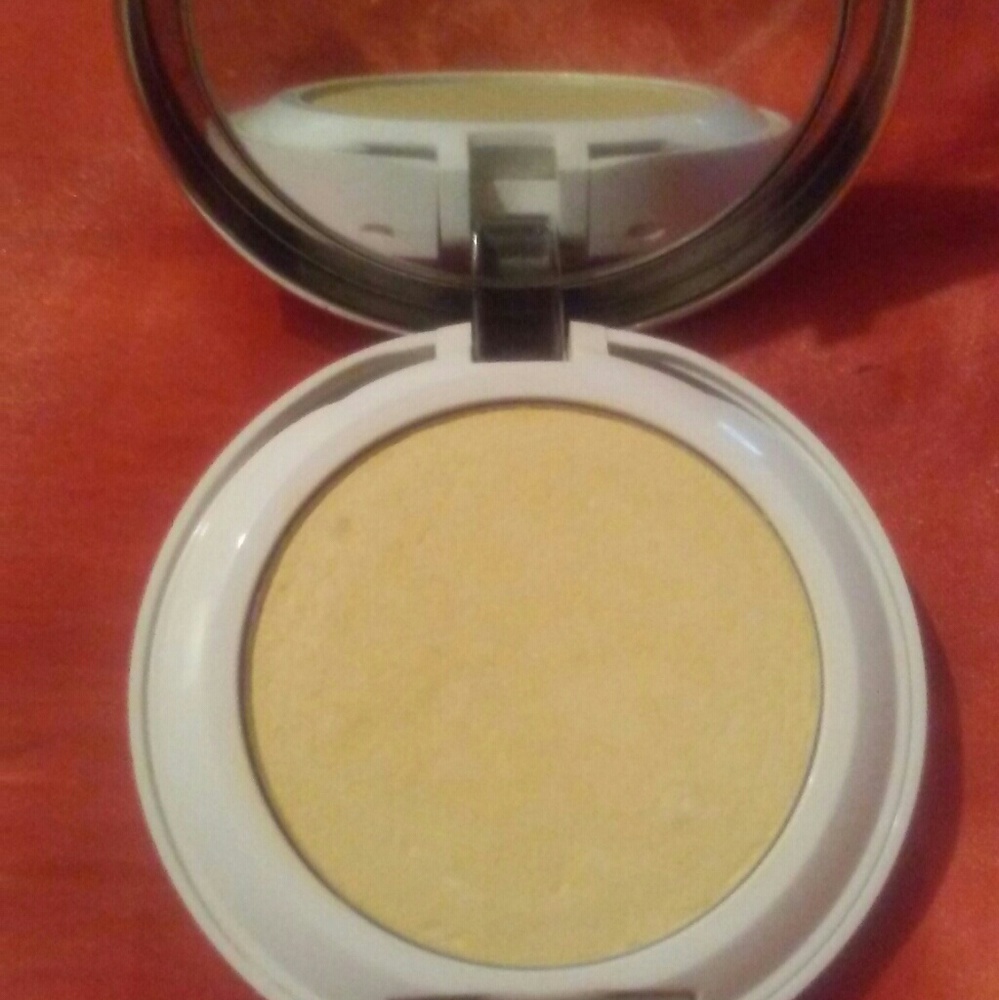 Clinique Redness solutions face powder