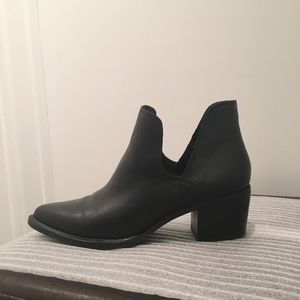 Steve Madden Dextir Leather Bootie