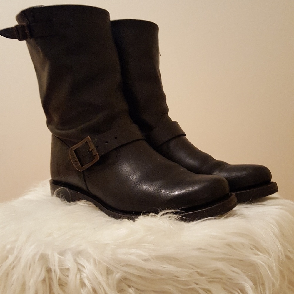 FRYE Veronica Shortie Black Tumbled Grain Leather