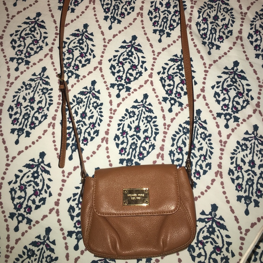 Michael Kors Crossbody!! Gently used !!