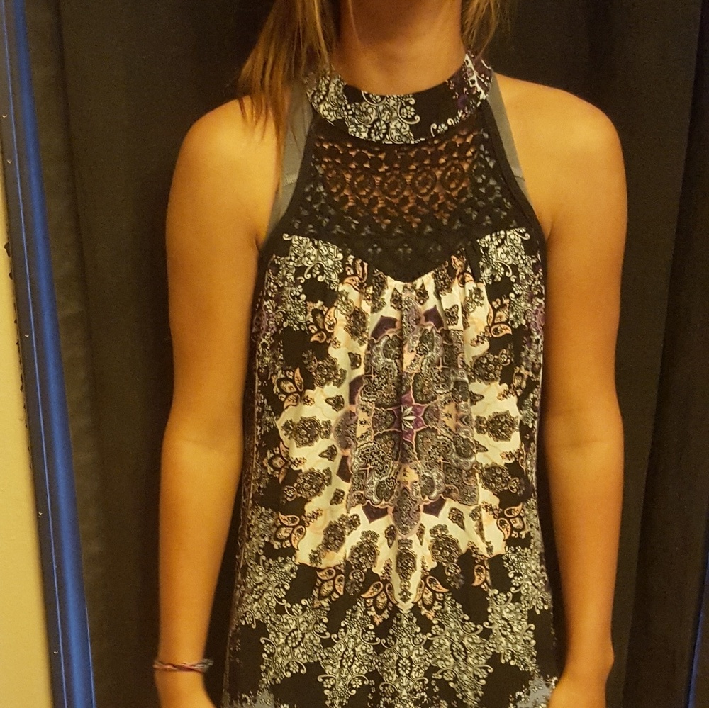 Multicolor sleeveless dress.