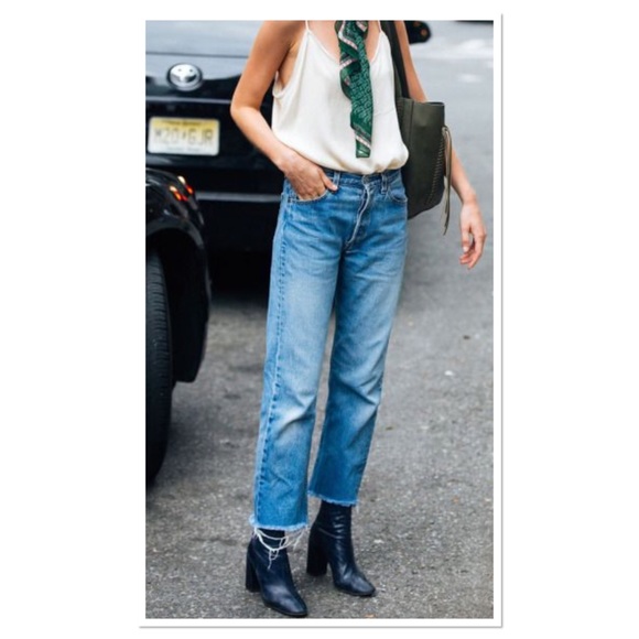 ✨Only 1 left ✨NWT Levi's raw hem kick flare Jeans - Picture 2 of 8