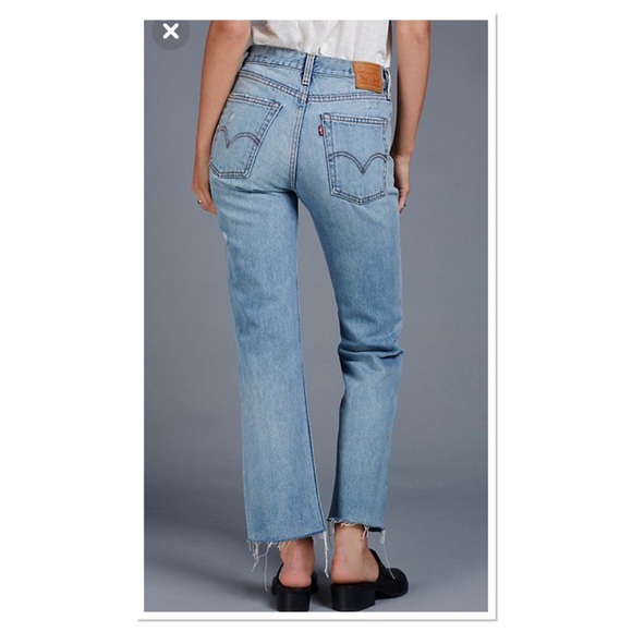 ✨Only 1 left ✨NWT Levi's raw hem kick flare Jeans - Picture 4 of 8