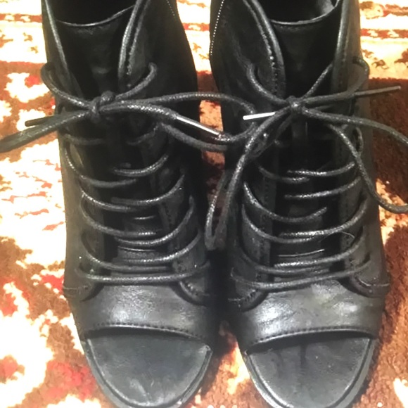 Open toe booties - Picture 1 of 3
