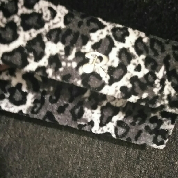 🔥KEEP IT CLUTCH🔥 - Picture 1 of 2