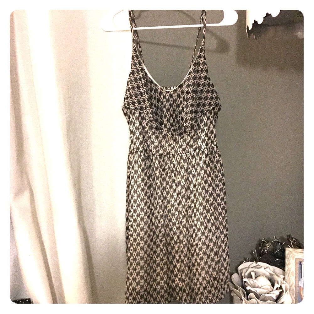 Printed dress with bodice ruffle