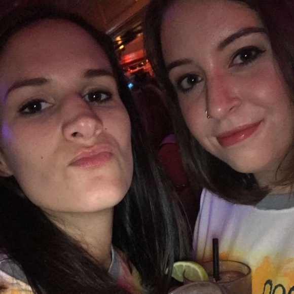 Meet your Posher, Cassie - Picture 2 of 2