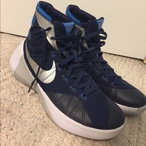 Hyper Dunks 2015 Women's basketball shoe