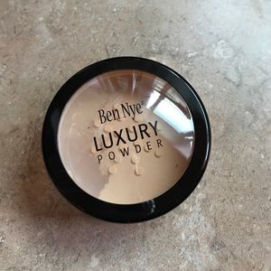 Ben Nye Banana powder