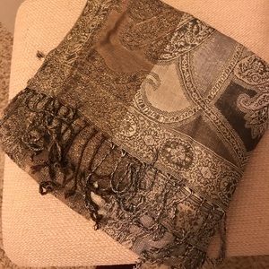 Gold/bronze colored wrap