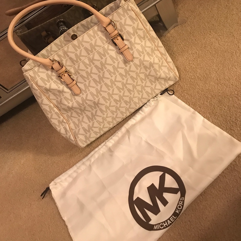 Michael kors purse - only wore once.